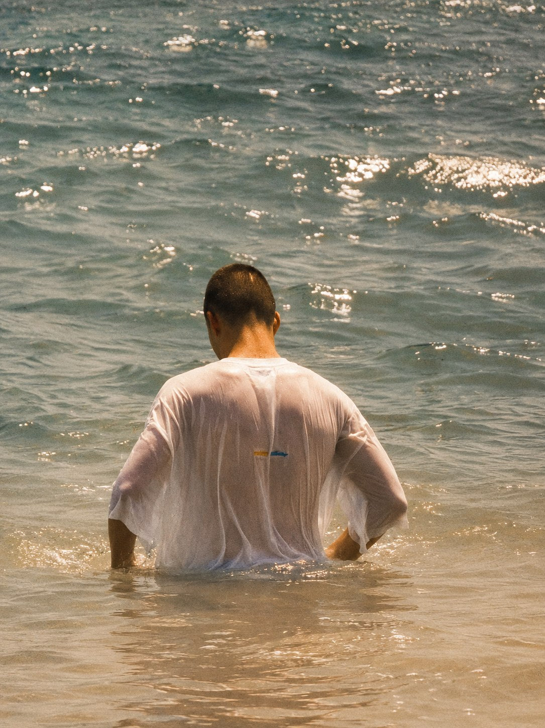 Campana SEE THE SEA, camiseta dentro del mar
